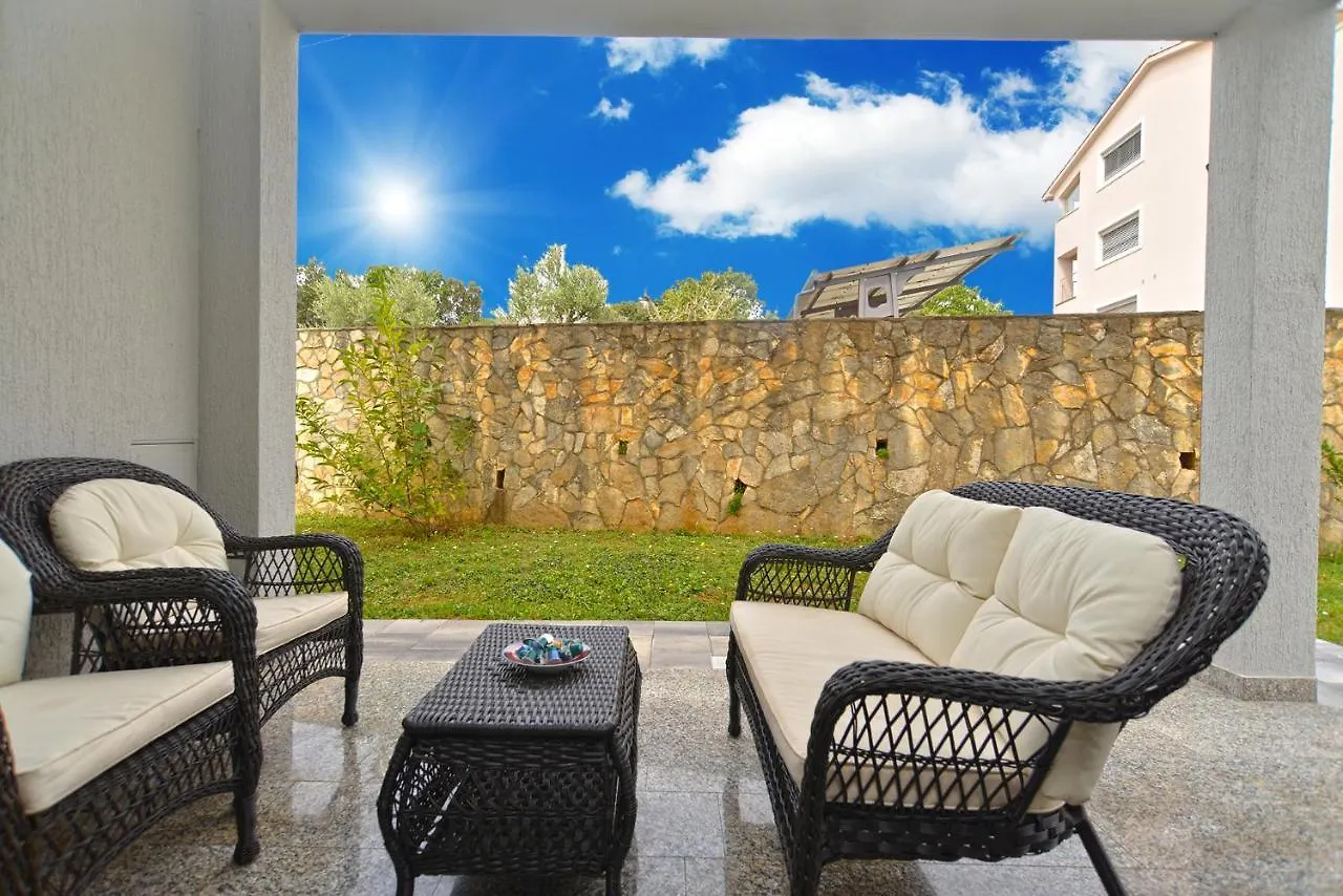 Apartments Djordjo 2295 Banjole Croatia