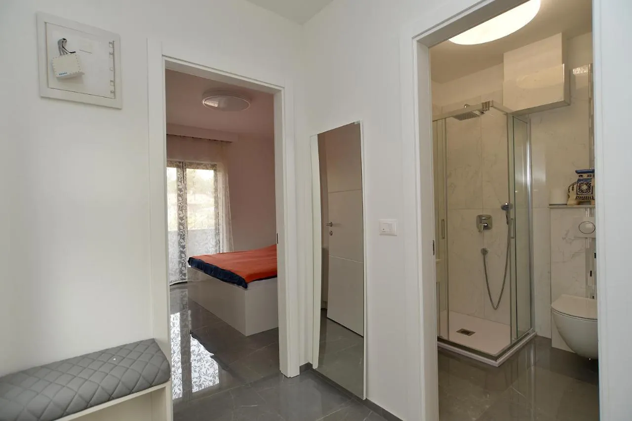 Apartments Djordjo 2295 Banjole Croatia