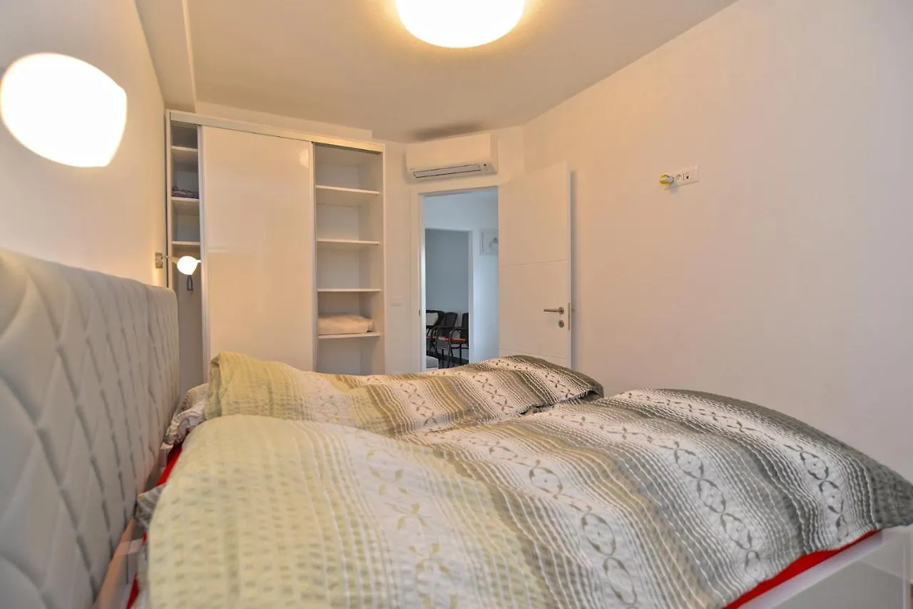 Apartments Djordjo 2295 Banjole