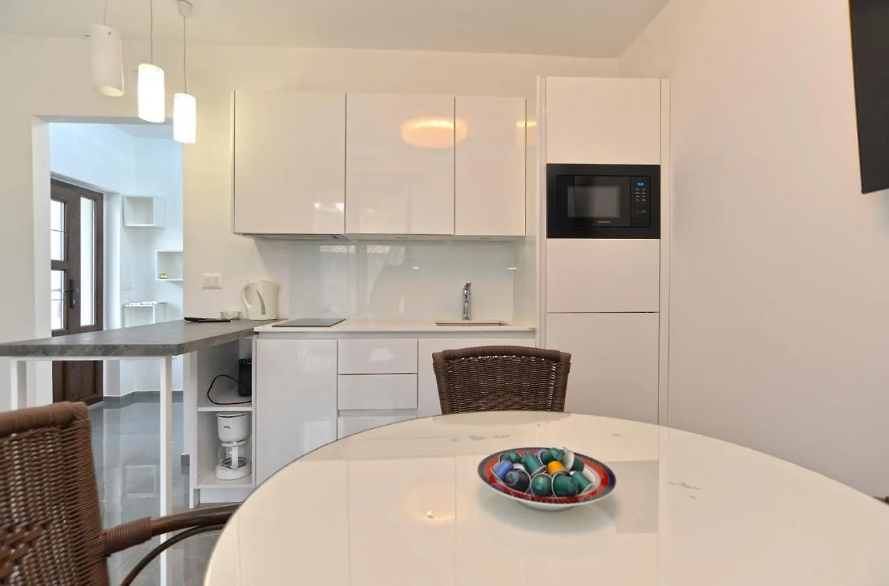Apartments Djordjo 2295 Banjole