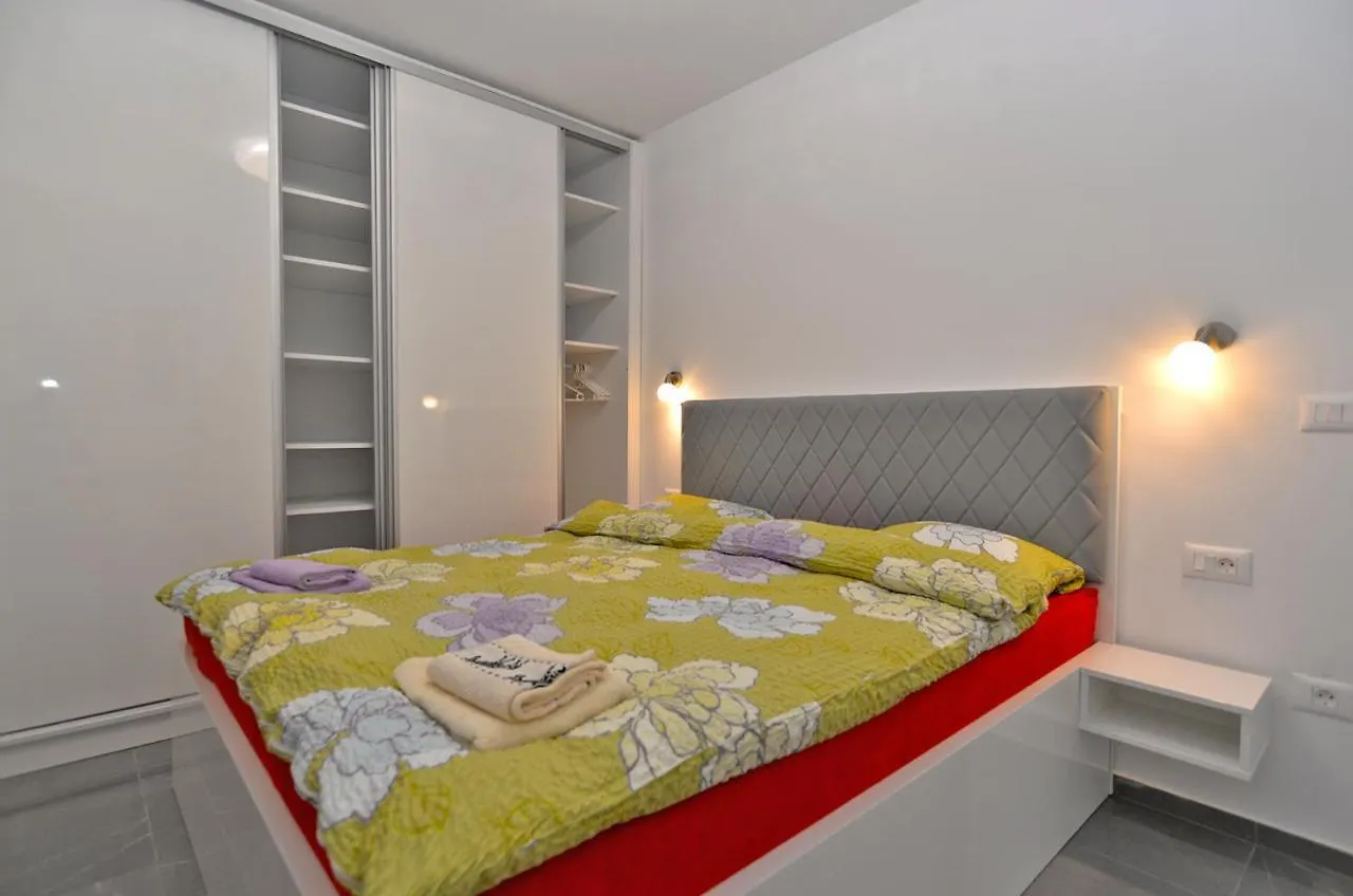 Apartments Djordjo 2295 Banjole