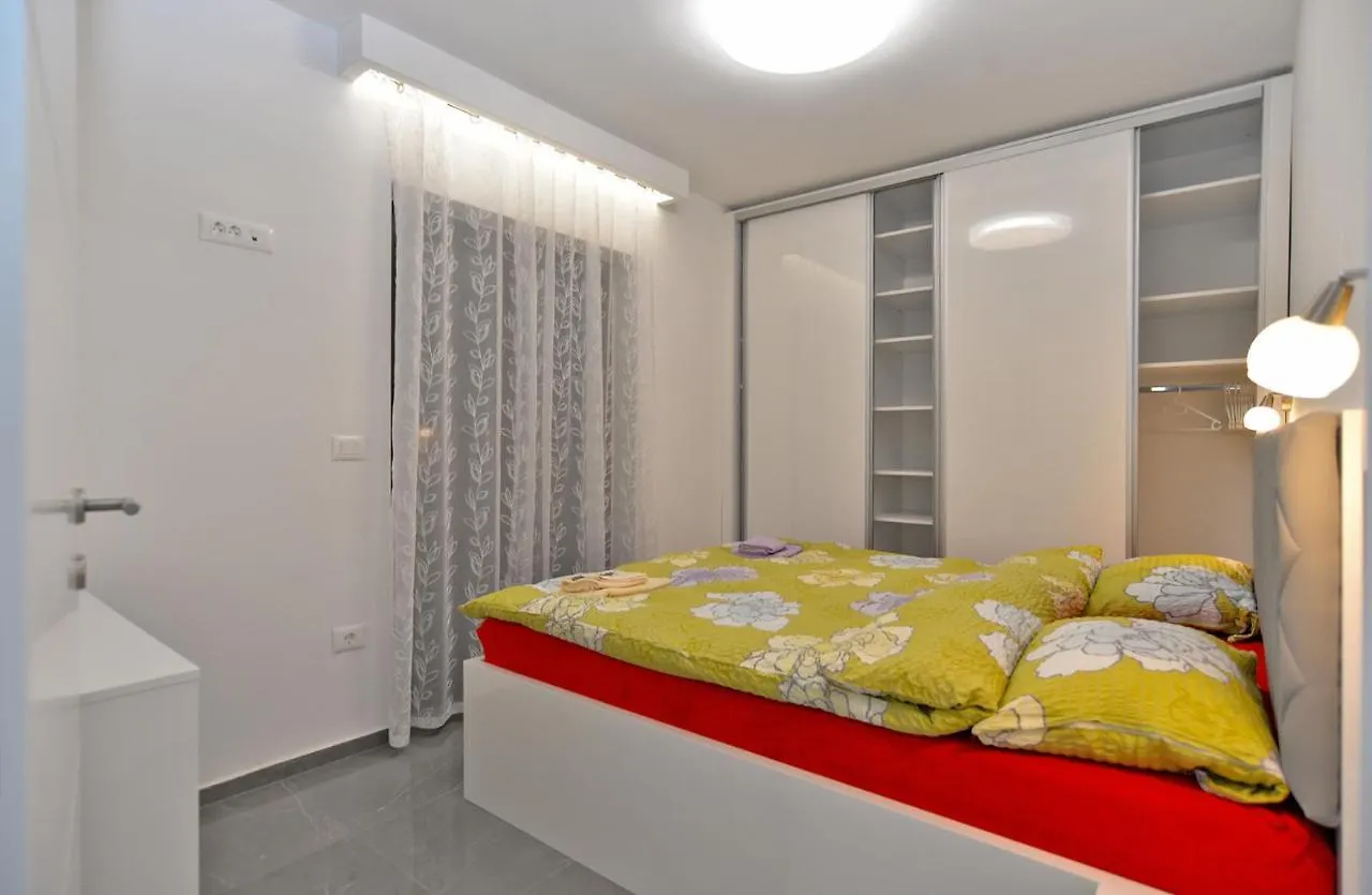 Apartments Djordjo 2295 Banjole