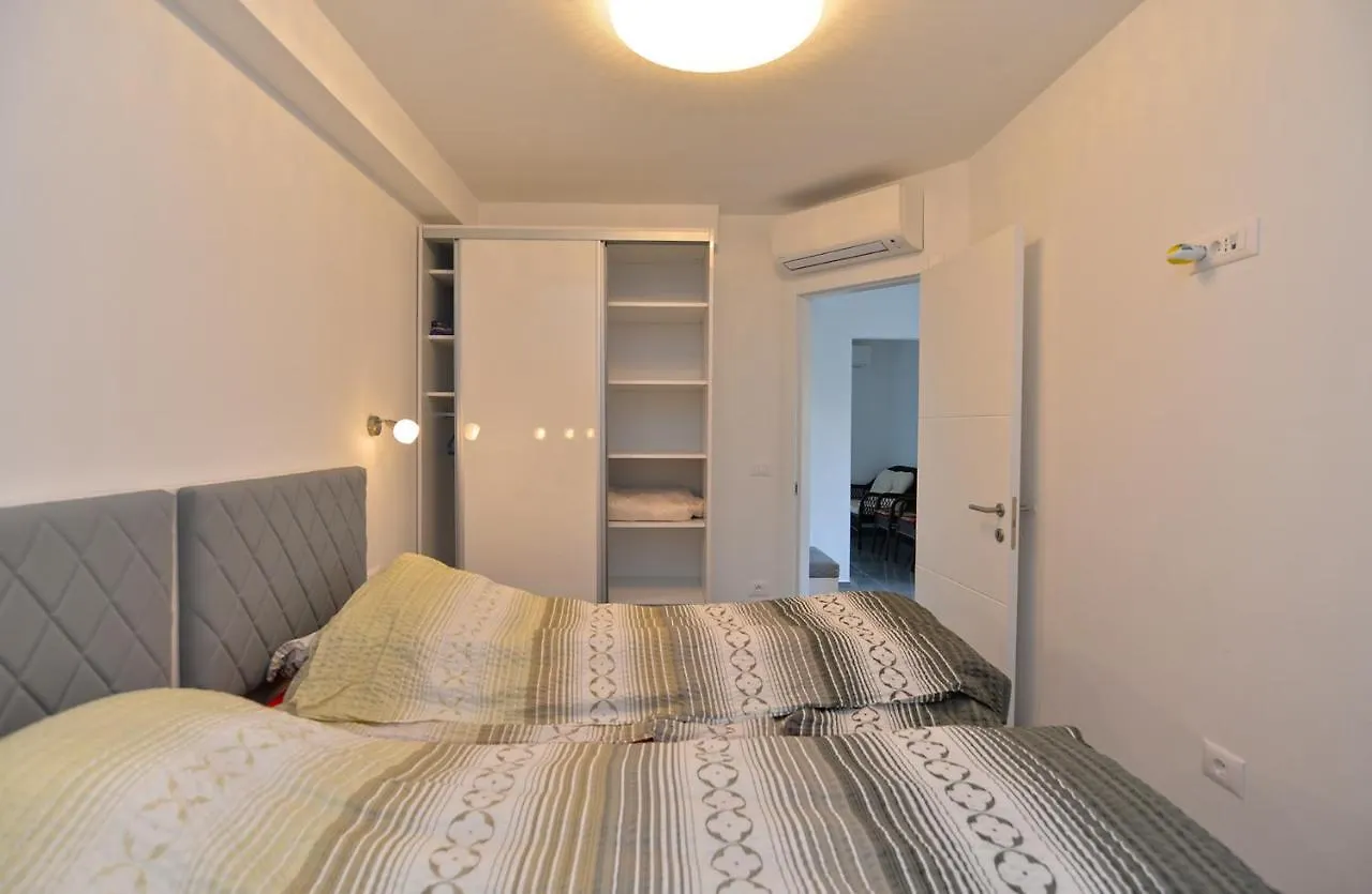 Apartments Djordjo 2295 Banjole 0*,  Croatia