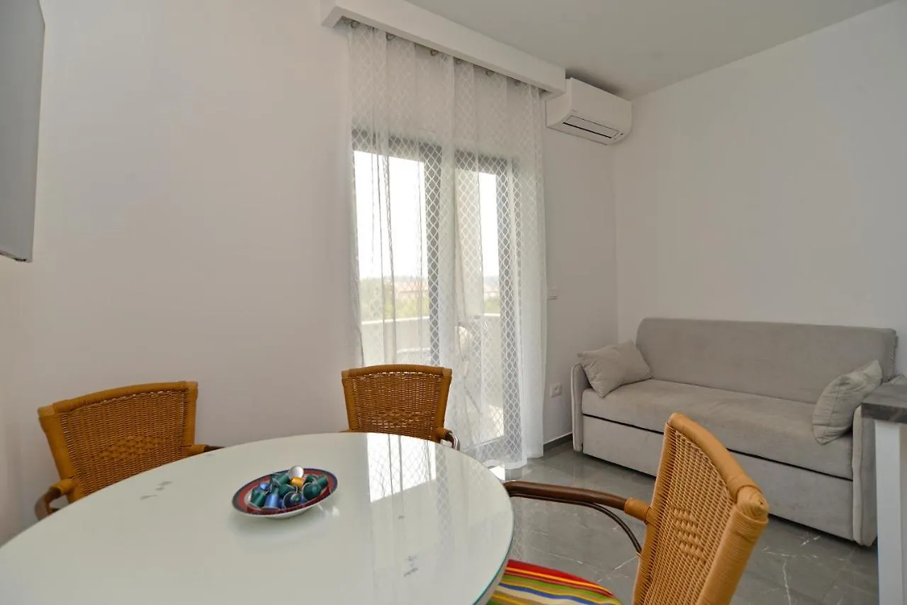 Apartments Djordjo 2295 Banjole 0*,