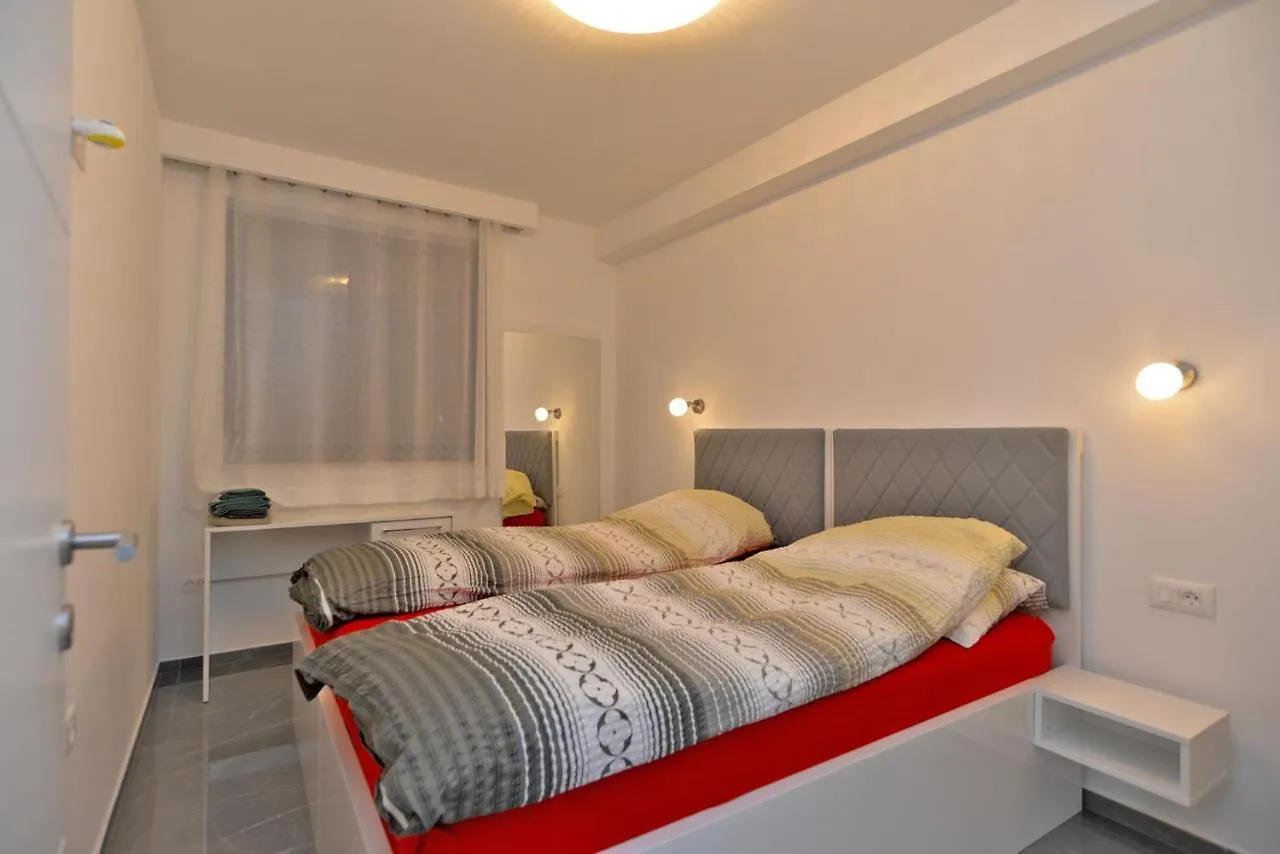 Apartments Djordjo 2295 Banjole